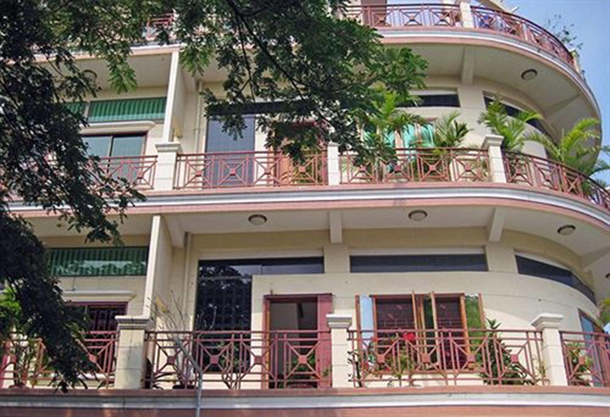 Cyclo Hotel-Bar-Restaurant Phnom Penh Exterior foto
