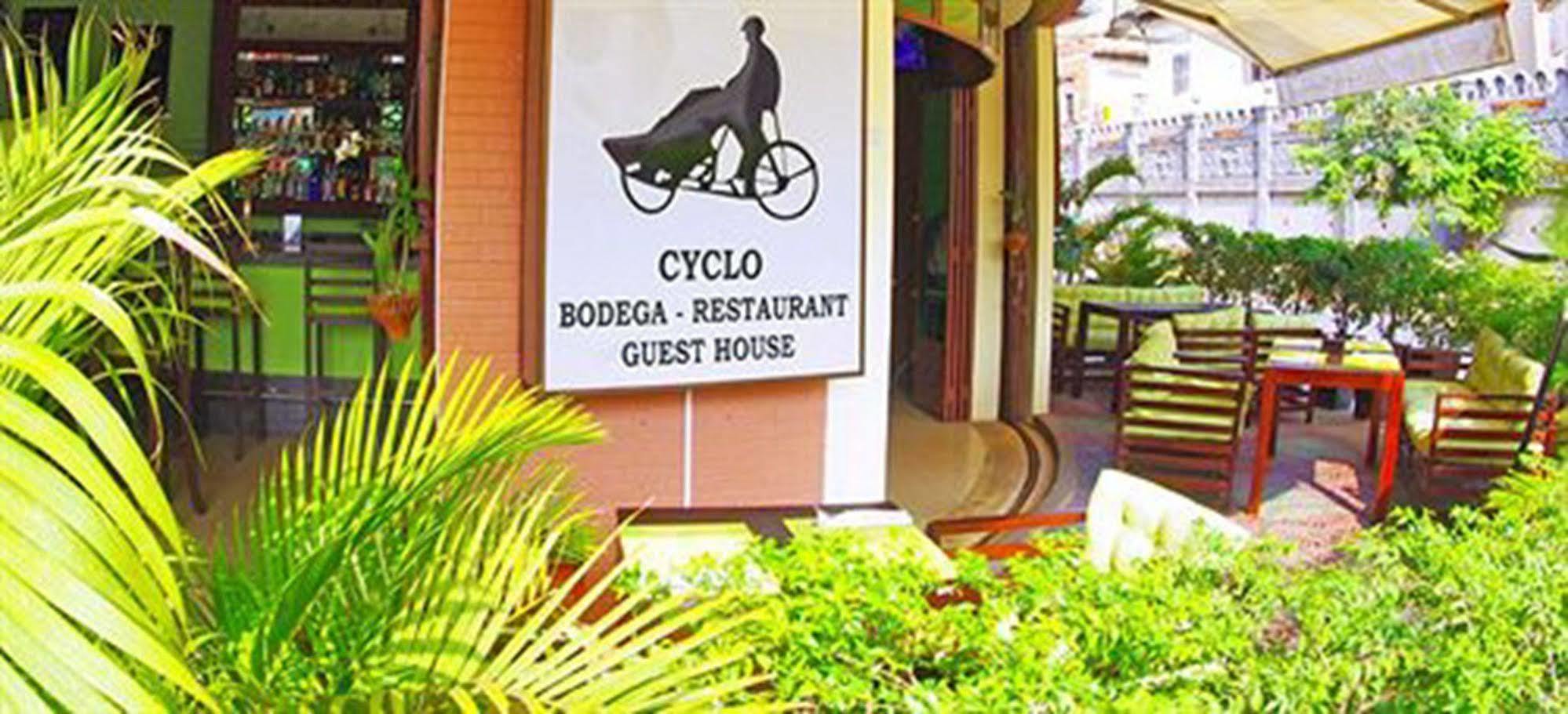 Cyclo Hotel-Bar-Restaurant Phnom Penh Exterior foto