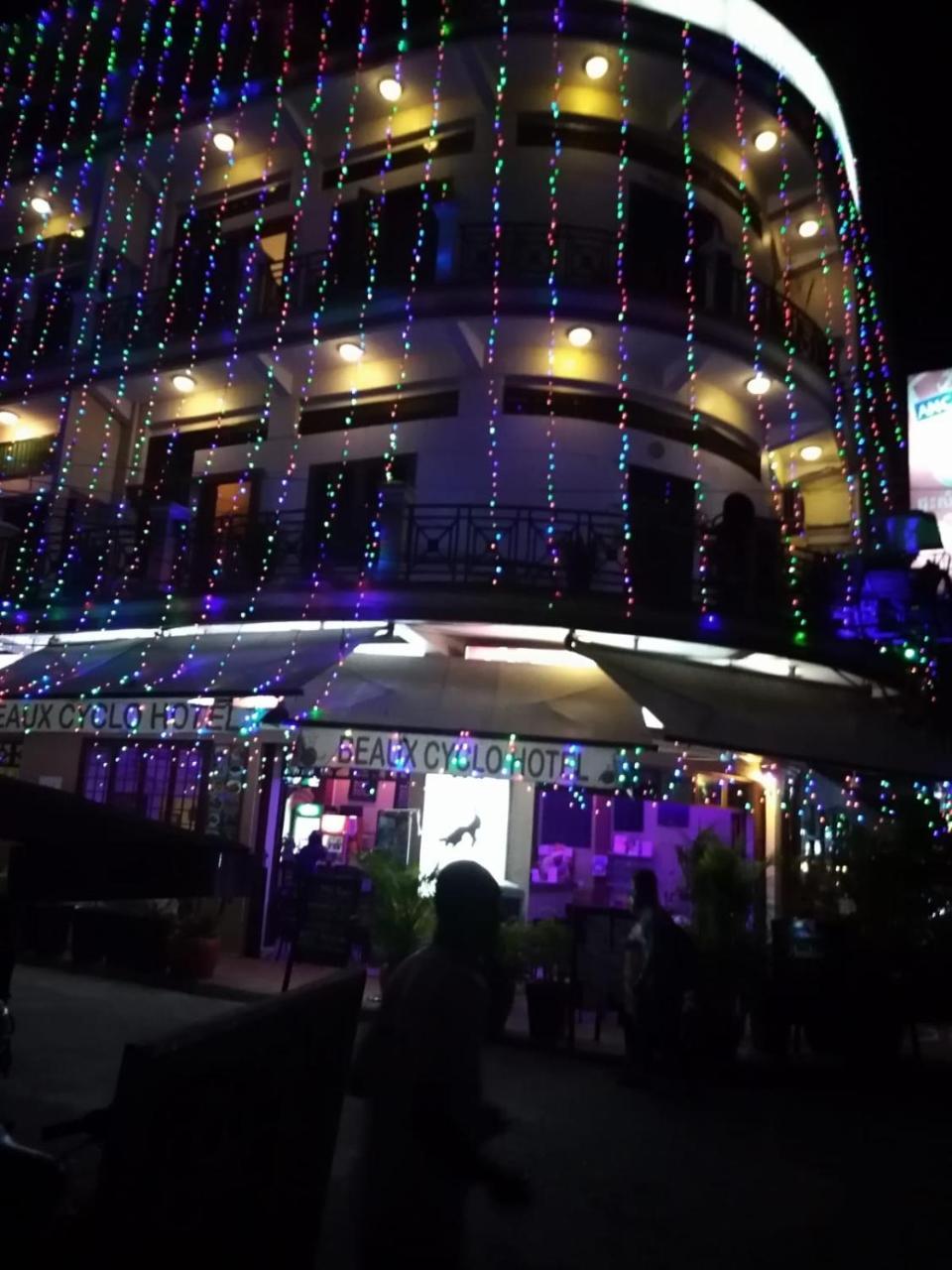 Cyclo Hotel-Bar-Restaurant Phnom Penh Exterior foto